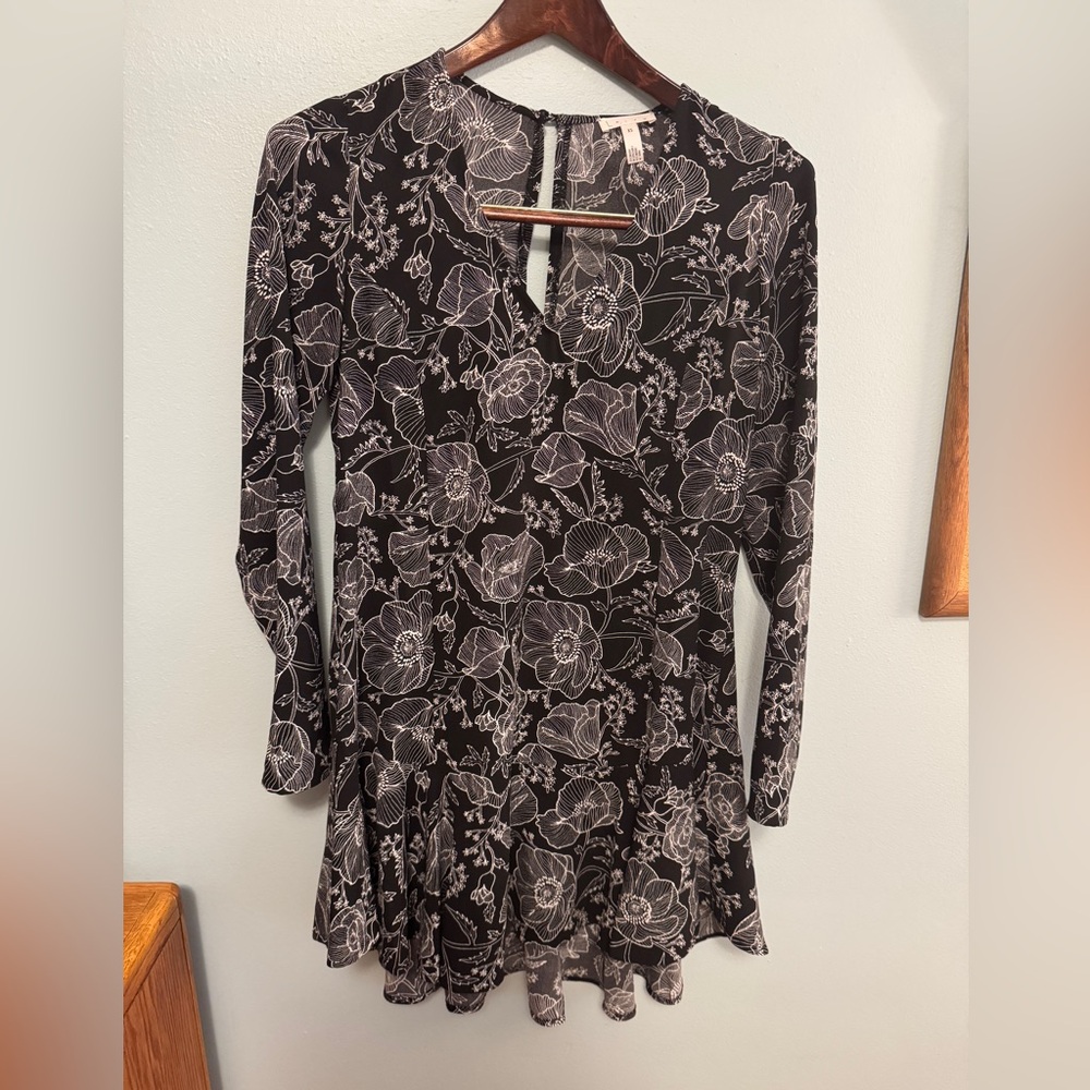 Leith black and white floral dress subtle high low size xs long sleeve